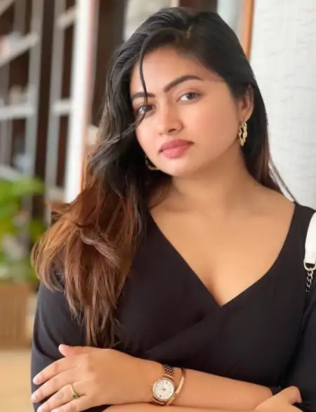 Sravanthi Chokarapu Top Hot Pics And Photo