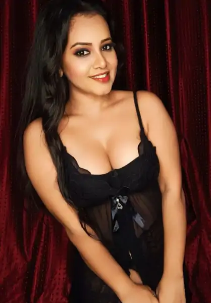 Priya gamre hot kiss