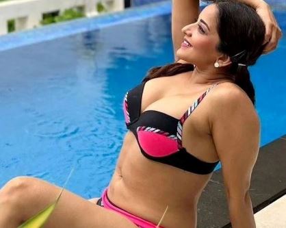 Sakshi Agarwal Latest Hot Pics and Photo in Saree