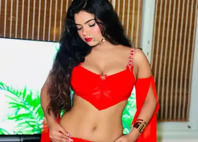 shiwika-Hot-and-sexy-navel12695079 Photos